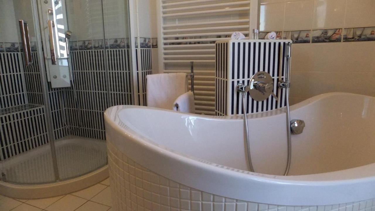 Hotel & Restaurant Utkiek 그라이프스발트 외부 사진